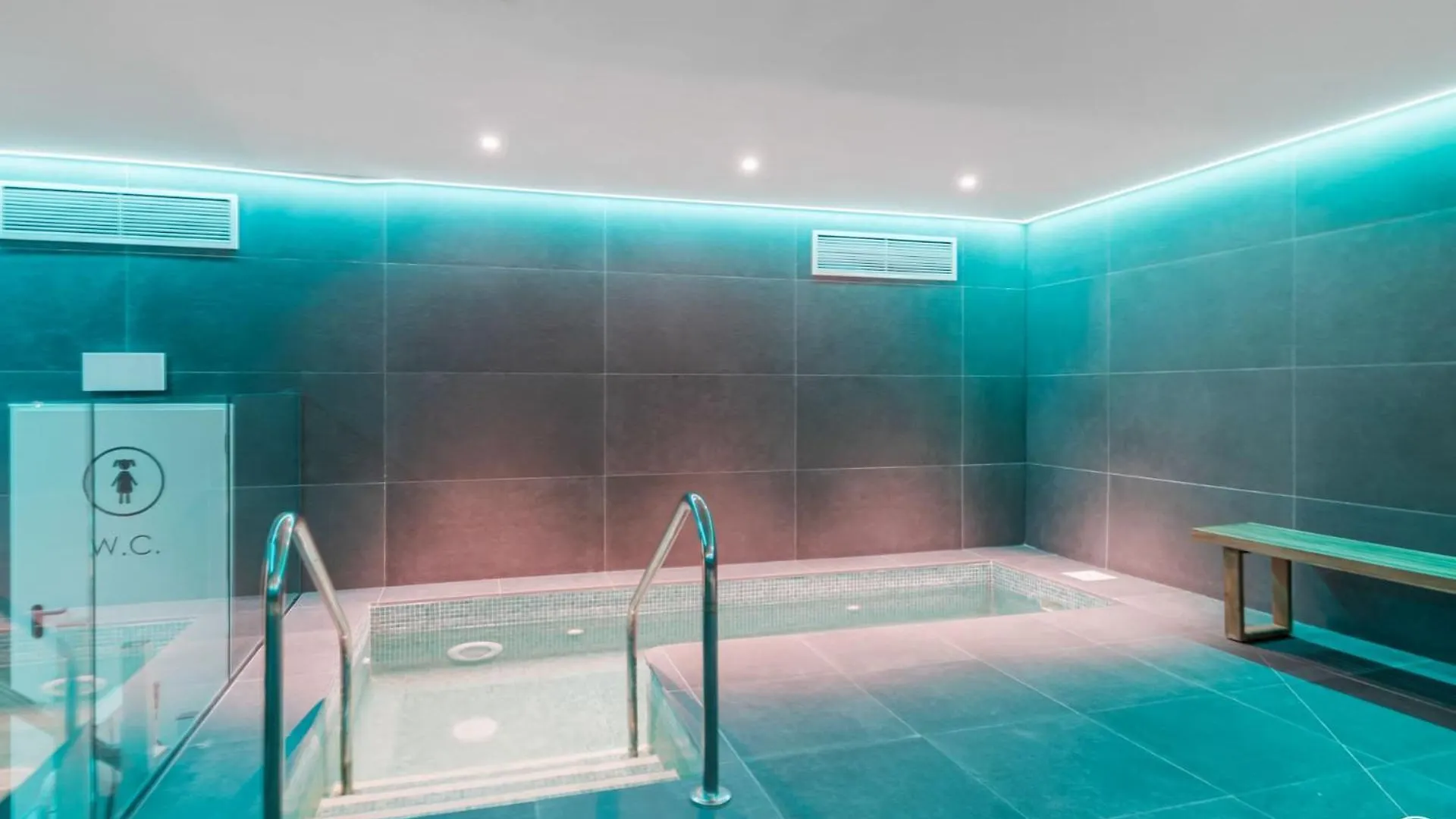 Vivi Homes - Jade Beautiful Apartment With Spa, Pool And Cinema 200 Meters From The Beach Fuengirola Spanje