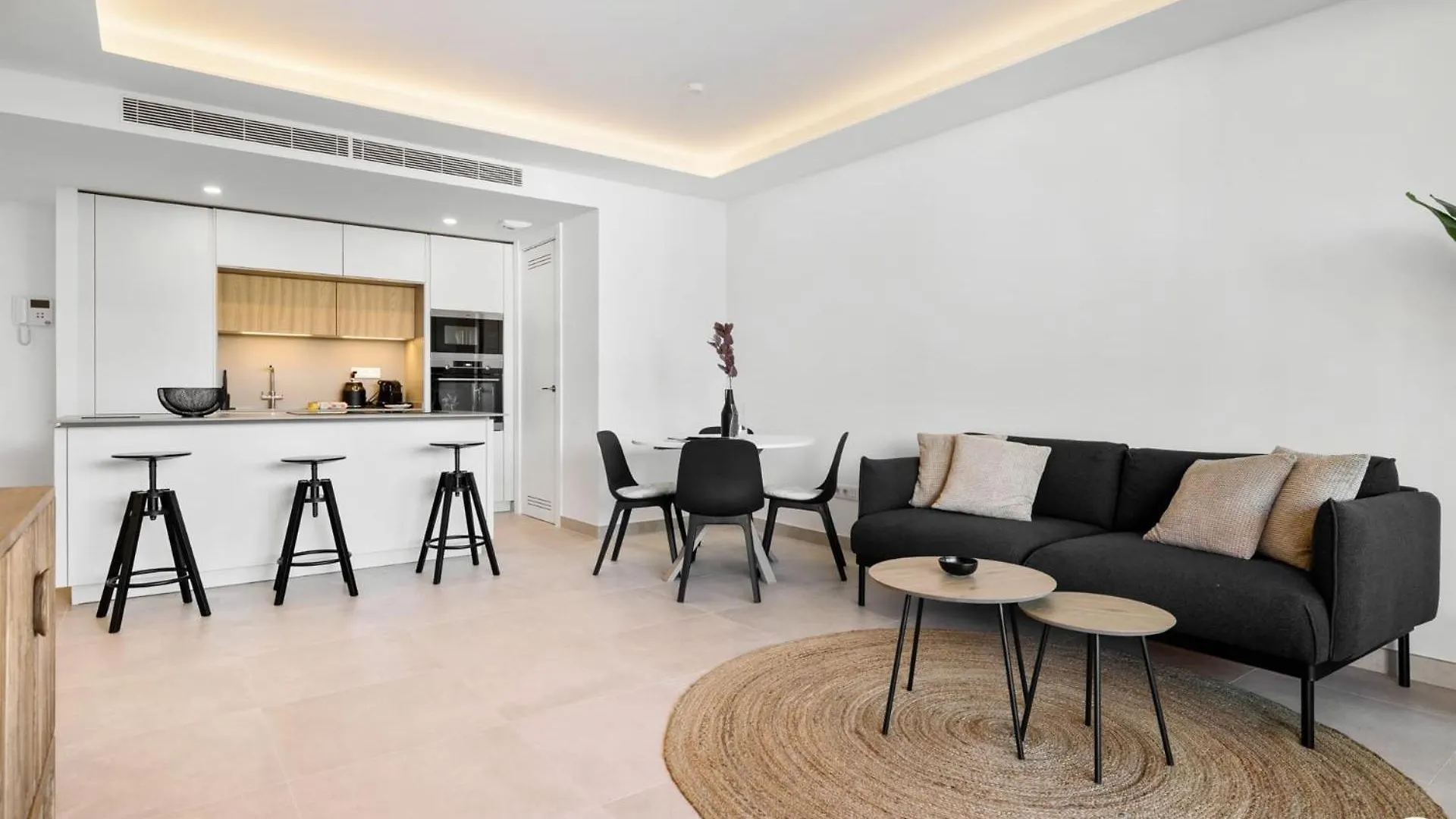 Vivi Homes - Jade Beautiful Apartment With Spa, Pool And Cinema 200 Meters From The Beach Fuengirola