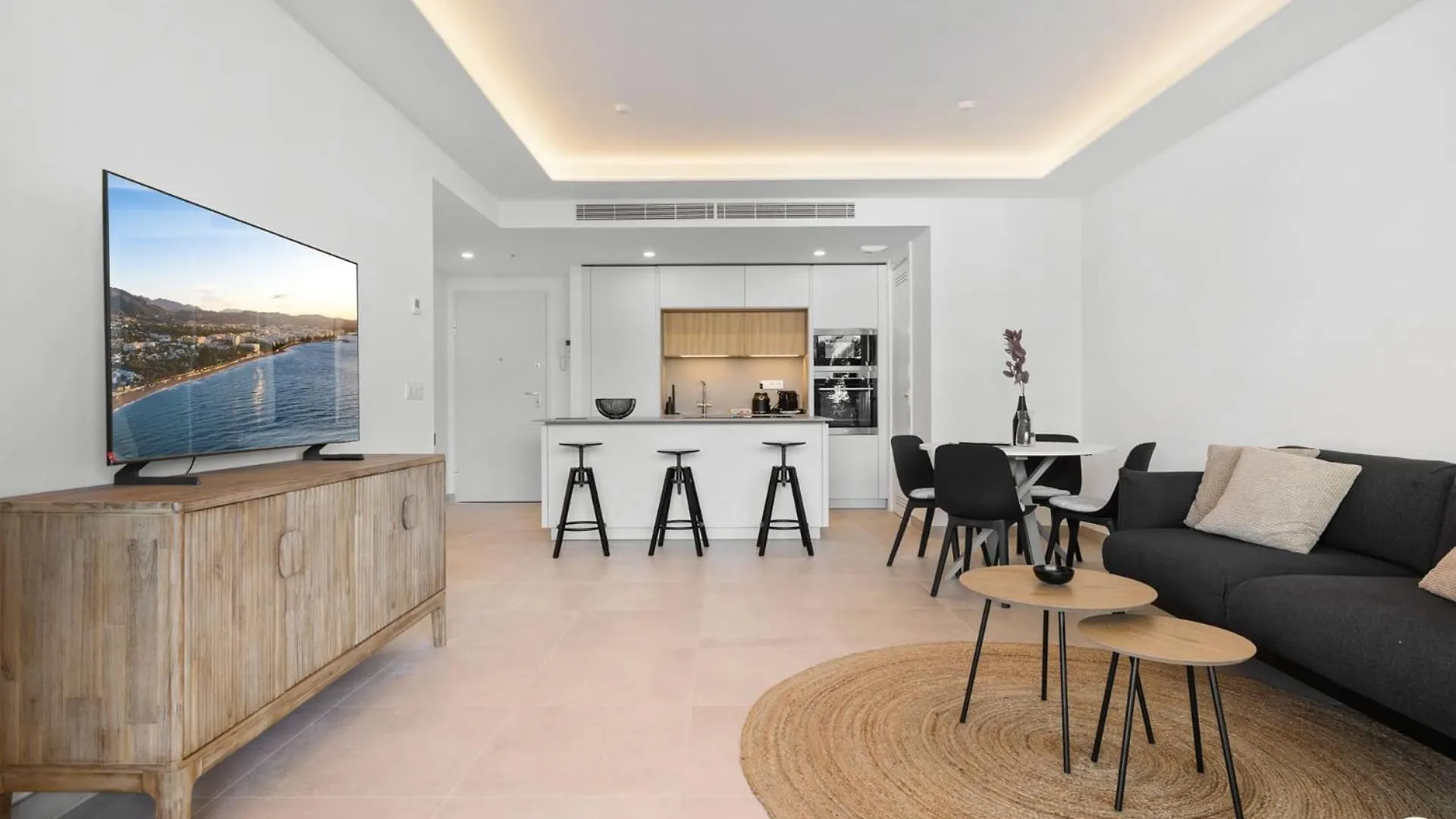 Vivi Homes - Jade Beautiful Apartment With Spa, Pool And Cinema 200 Meters From The Beach Fuengirola Španělsko