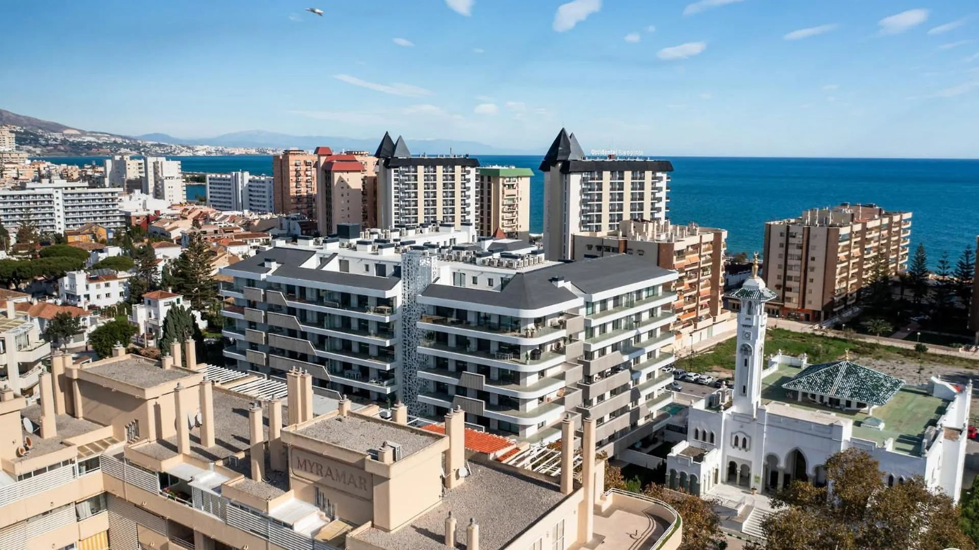 Vivi Homes - Jade Beautiful Apartment With Spa, Pool And Cinema 200 Meters From The Beach Fuengirola