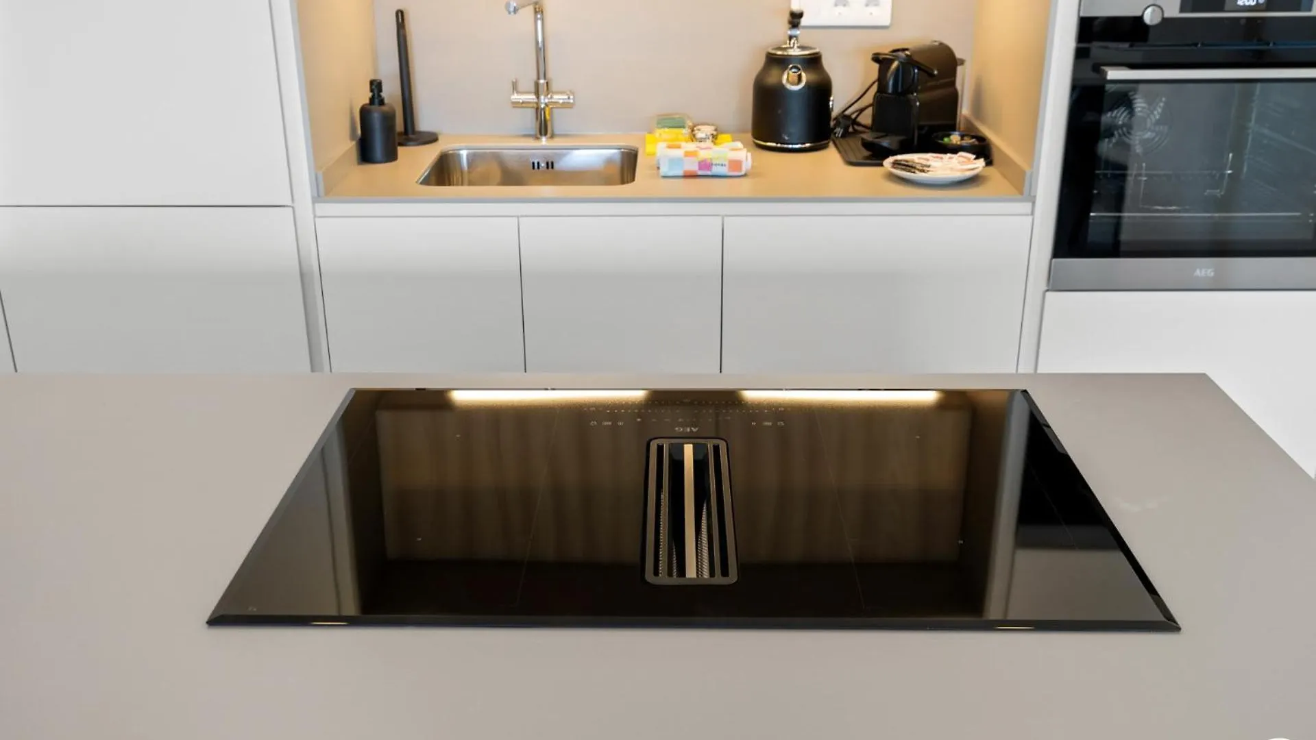 Vivi Homes - Jade Beautiful Apartment With Spa, Pool And Cinema 200 Meters From The Beach Fuengirola