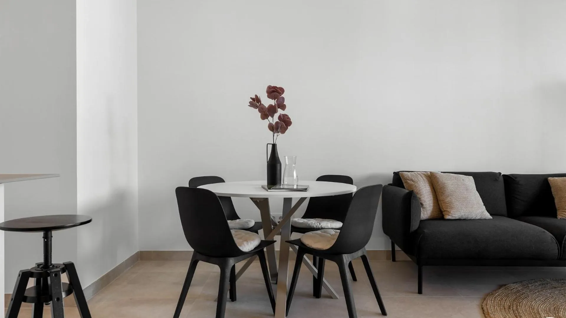 Vivi Homes - Jade Beautiful Apartment With Spa, Pool And Cinema 200 Meters From The Beach Fuengirola 0*,  Spain
