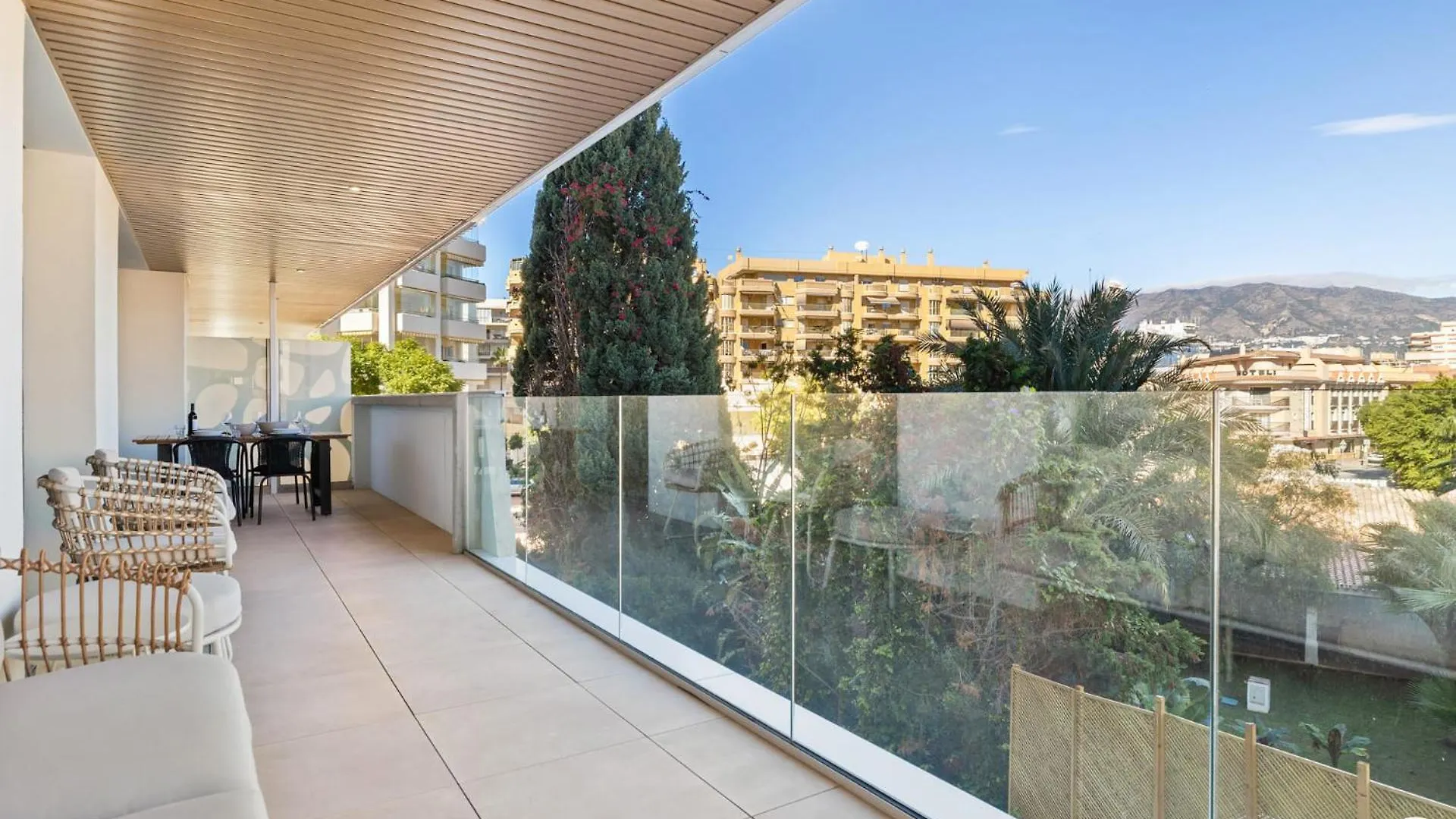 Vivi Homes - Jade Beautiful Apartment With Spa, Pool And Cinema 200 Meters From The Beach Fuengirola