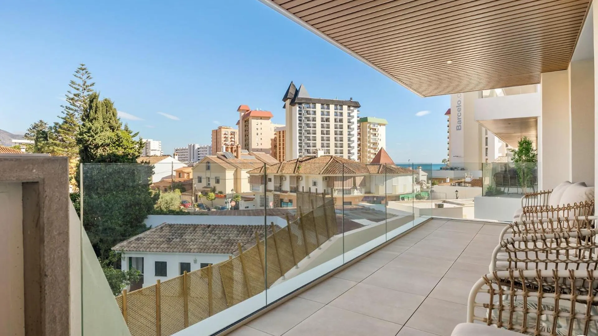 Vivi Homes - Jade Beautiful Apartment With Spa, Pool And Cinema 200 Meters From The Beach Fuengirola Spain