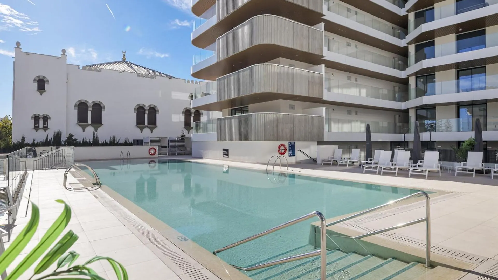 Vivi Homes - Jade Beautiful Apartment With Spa, Pool And Cinema 200 Meters From The Beach Fuengirola